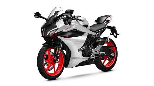 国产帅气仿赛机车视频大全,帅气的速度与激情